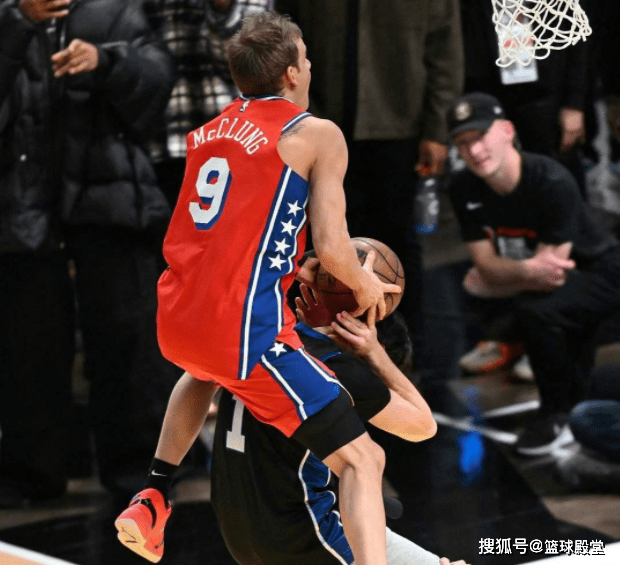 开云手机平台-皇家社会训练开放日，转会期强势反弹引欢呼，意大利杯在即，团队化学反应显著