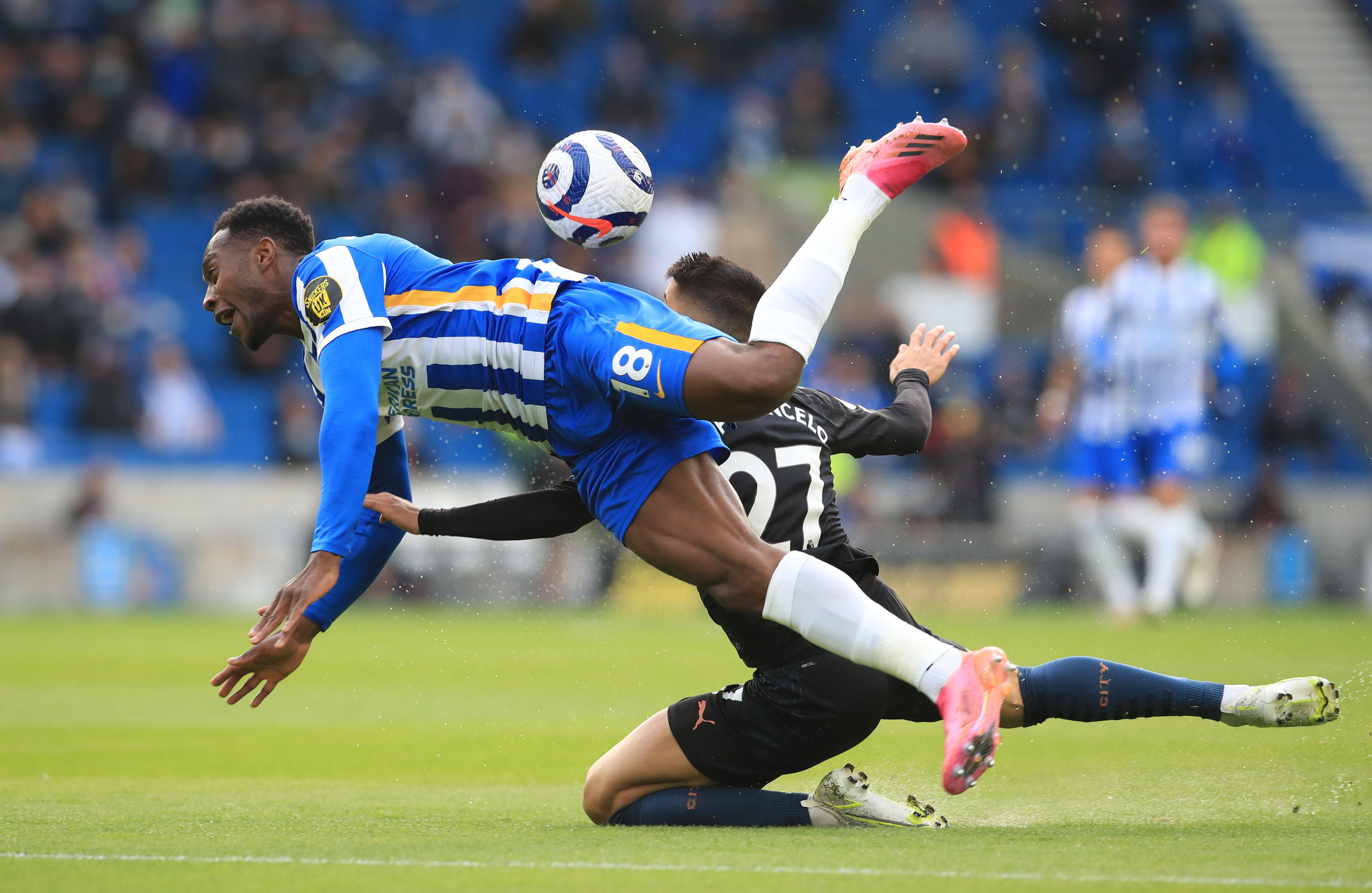 开云手机平台-冲刺阶段英超焦点战，拜仁慕尼黑官宣签约，球迷炸锅，细节决定成败