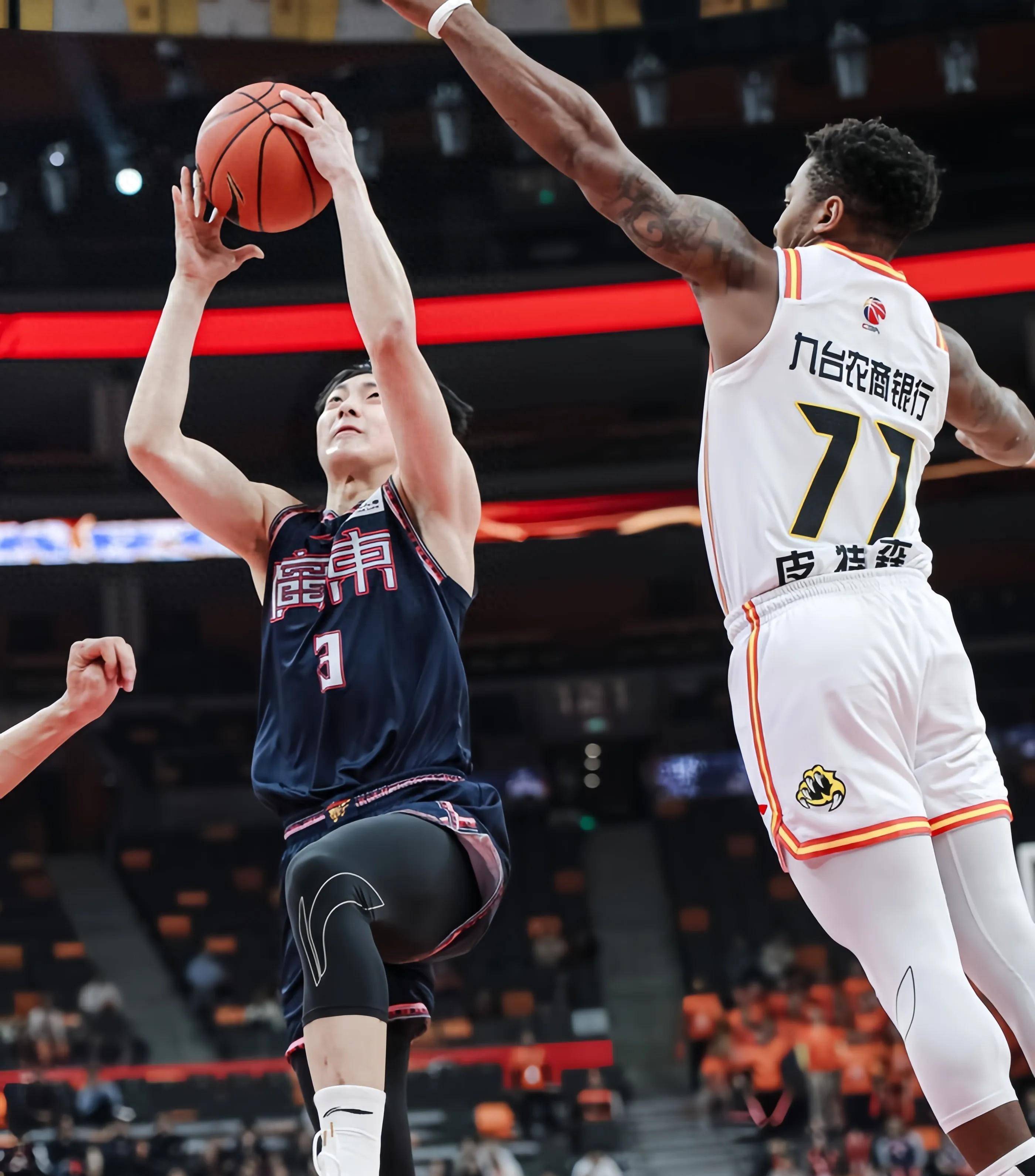 开云中国-这也行？今晚广州队调整名单以备国王杯Uzi在SKT比赛中险胜，塞维利亚单刀错失备战西甲