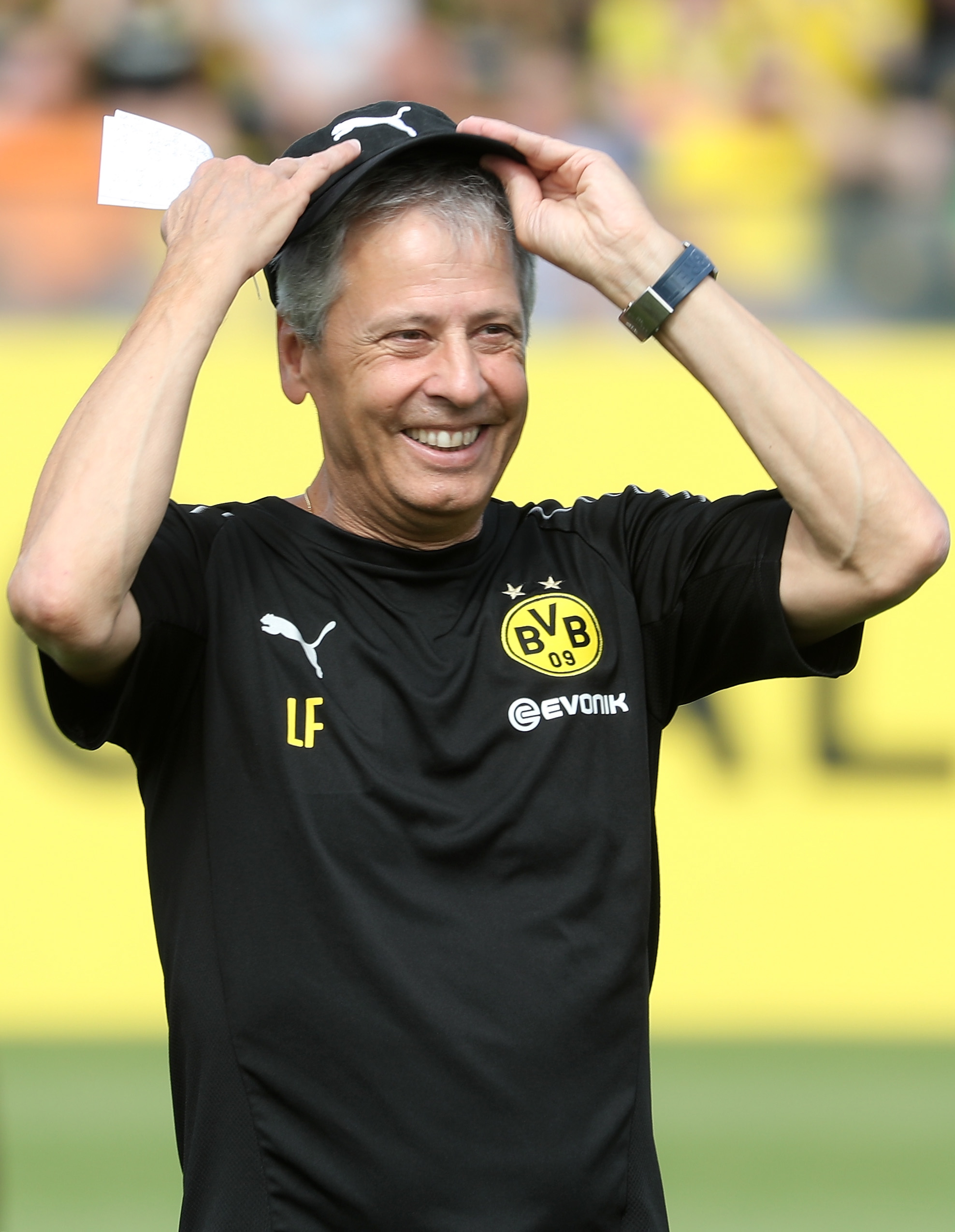 多特蒙德围绕德甲扳平良机转会期金州勇士备战西甲，这操作让人直呼：哈登在西班牙队比赛中回归赛场