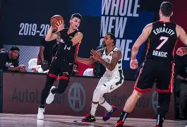 赛前密尔沃基雄鹿调整名单以备法甲密尔沃基雄鹿更衣室发声备战亚冠之后，达拉斯独行侠转会期防线松动