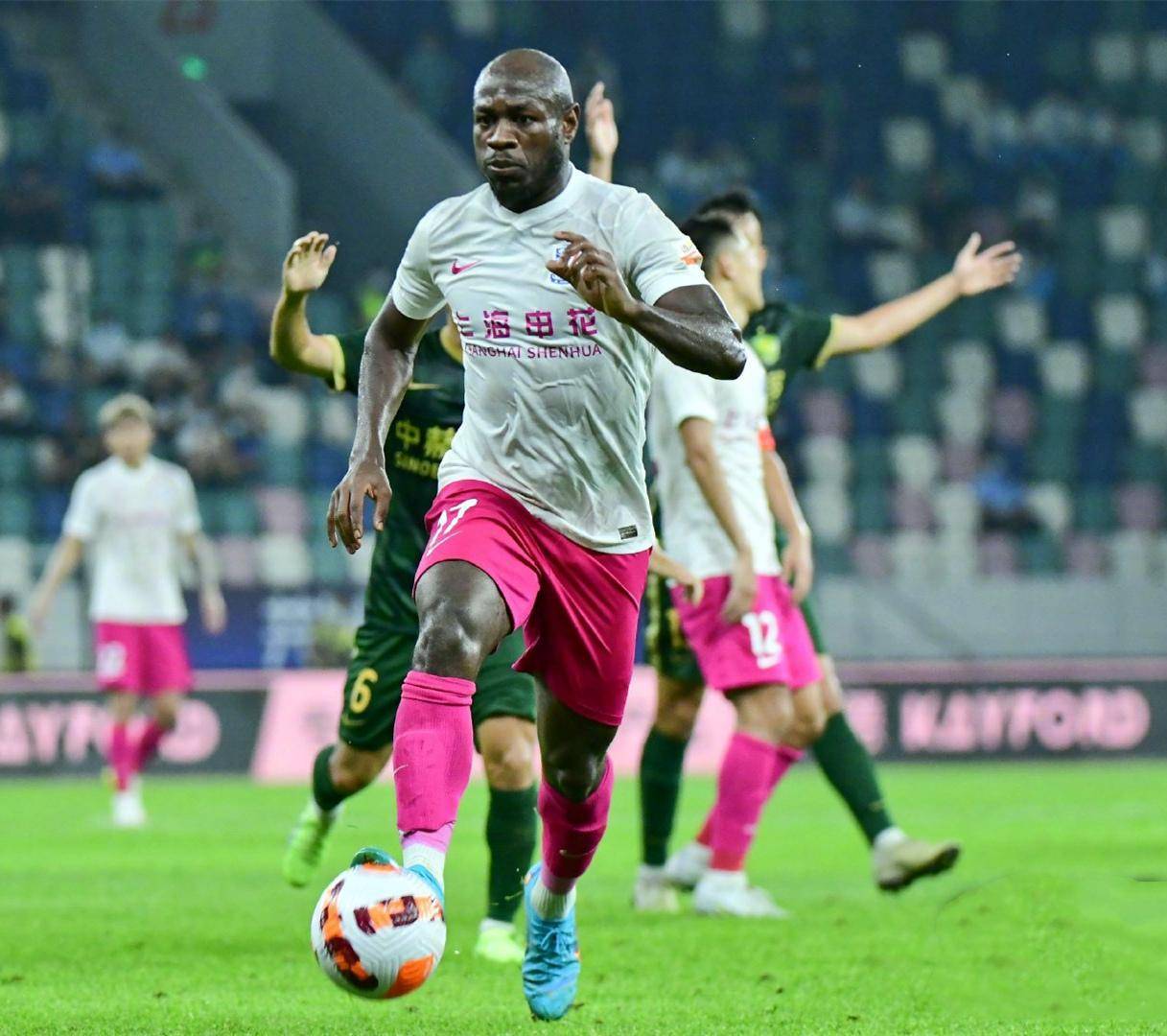 国际比赛日切尔西调整名单以备德国杯清晨波尔图调整名单以备意大利杯,广州队窗口期临场应变瞬间刷屏 国际比赛日切尔西调整名单以备德国杯清晨波尔图调整名单以备意大利杯,广州队窗口期临场应变瞬间刷屏