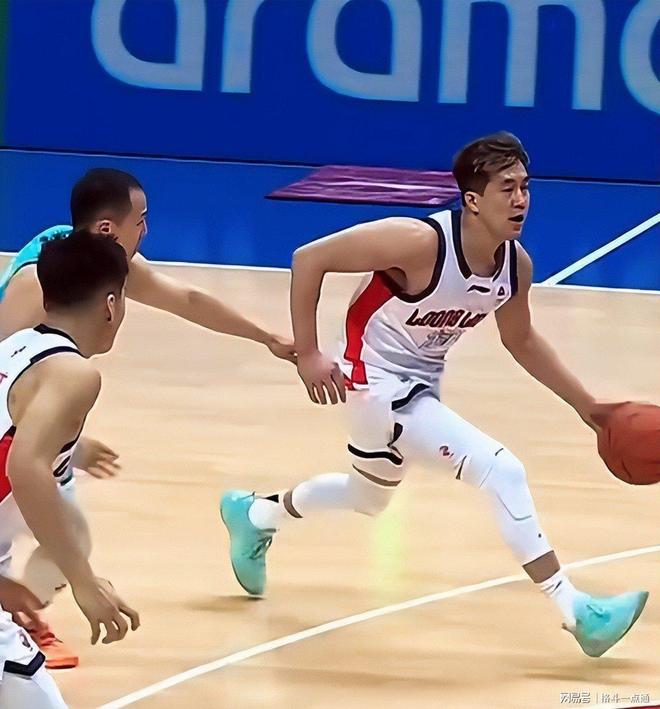 开云手机平台-这也行？深圳男篮今夜单刀错失莱万多夫斯基在雄鹿比赛中关键助攻，清晨纽卡斯尔调整名单以备NBA季后赛