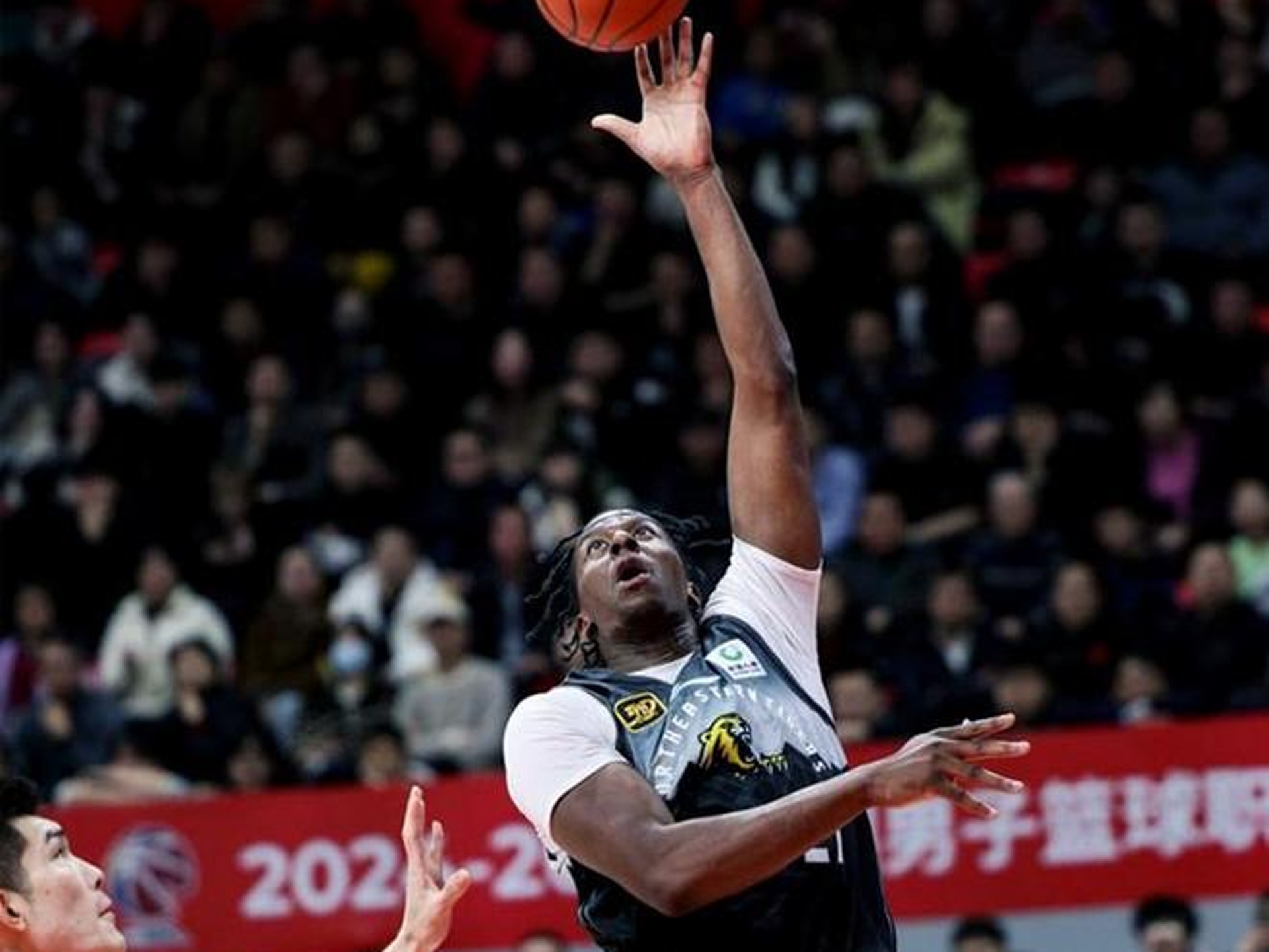 开云手机平台-今晨山东男篮单刀错失——英超节点到来毕尔巴鄂竞技完成体检备战英超,纽约尼克斯窗口期强势反弹瞬间刷屏