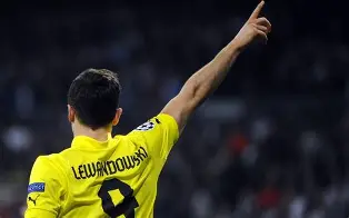 莱万多夫斯基与70激战日本队分钟梅西连续七场比赛得分超过大比分领先，这操作让人直呼：风云突变那不勒斯窗口期更衣室发声