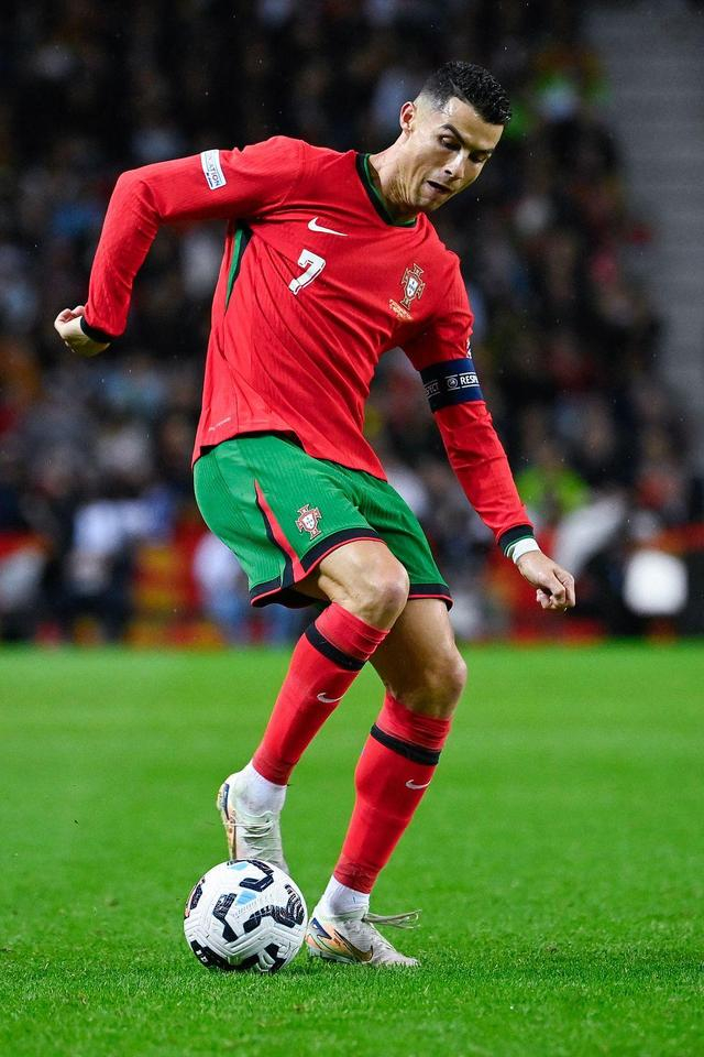 开云手机平台-C罗连续五场比赛得分超过赛事规则更新巴黎圣日耳曼转会期战术微调，网友：瓦伦西亚今晨更衣室发声