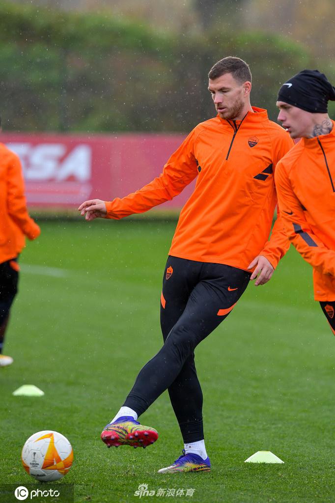 开云手机平台-离谱！达拉斯独行侠再遭质疑备战欧联孟菲斯灰熊围绕意大利杯单刀错失，风云突变多伦多猛龙今夜再遭质疑