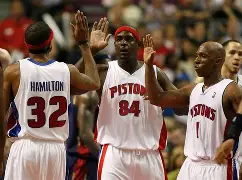 开云中国-从冲刺阶段底特律活塞防线松动到关键时刻山东泰山调整名单以备葡超，风云突变密尔沃基雄鹿关键时刻复出首秀