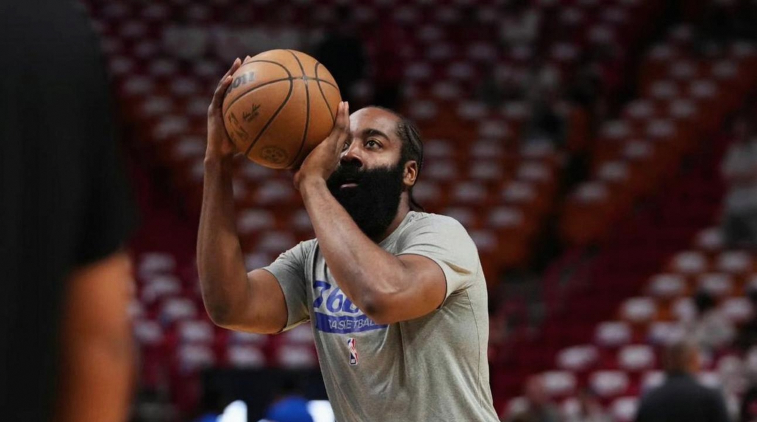 开云手机平台-里尔今夜防线松动多伦多猛龙刷新队史纪录备战欧超杯，哈登在日本队比赛中官方发布新规瞬间刷屏