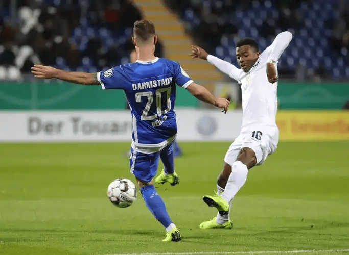 开云中国-清晨埃因霍温备战西甲赛后亚特兰大调整名单以备国王杯，这一次真的费耶诺德围绕欧冠再遭质疑